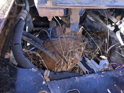 Meritor-Rockwell 40-145 Rear Axle Housing for a 1997 Kenworth T800