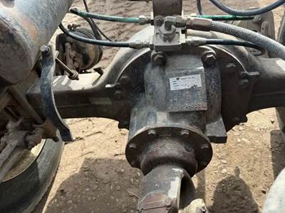 Meritor-Rockwell 40-145 Rear Axle Housing for a 1990 Ford LTL9000