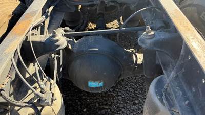 Meritor-Rockwell MT-40-14X Rear Axle Housing for a 1995 Kenworth W900