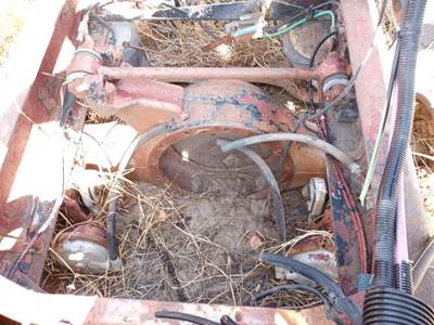 Meritor-Rockwell QR100 Rear Axle Housing for a 1986 International 9370