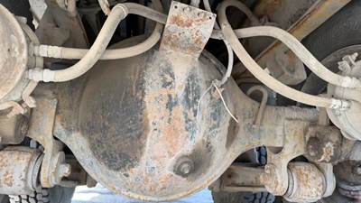 Meritor-Rockwell RD46160 Rear Axle Housing for a 1992 Kenworth T800