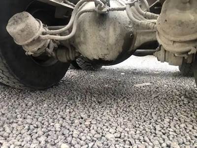 Meritor-Rockwell RRL23-160 Rear Axle Housing for a 1995 Kenworth W900