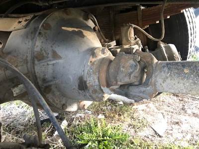 Meritor-Rockwell RR/RS23240 Rear Axle Housing for a 1989 Ford C8000