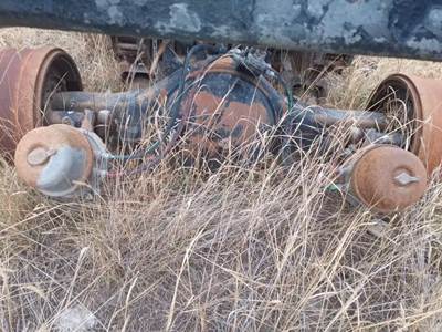 Meritor-Rockwell SL100 Rear Axle Housing for a 1987 Ford LNT8000