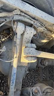 Meritor-Rockwell SQ100 Rear Axle Housing for a 1995 Kenworth W900