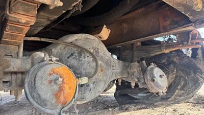 Meritor-Rockwell SQ100 Rear Axle Housing for a 1988 Ford LNT9000