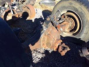 Meritor-Rockwell SQHR Rear Axle Housing for a 1980 International 4300