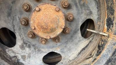 GM/Chev (HD) T170 Axle Shaft for a 1976 Chevrolet C60