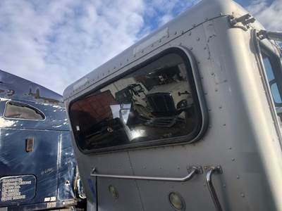 Peterbilt 386 Back Window