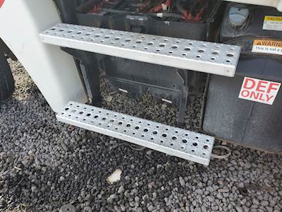 Freightliner Cascadia 125 Battery Box