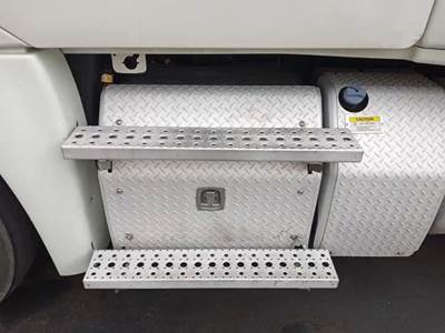 Freightliner Cascadia 125 Battery Box