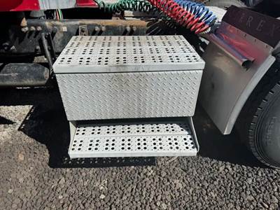 Freightliner Coronado 132 Battery Box for a 2009 Freightliner Coronado 132 Glider
