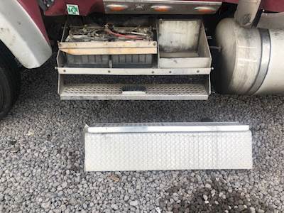 International 9900i Battery Box