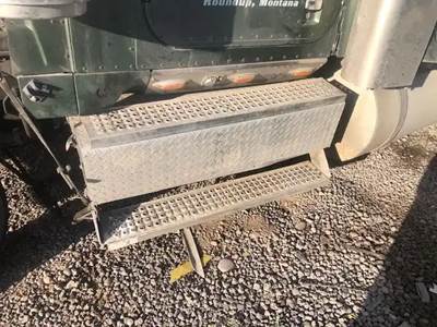 International 9900i Battery Box