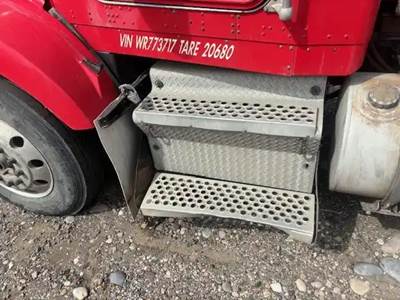 Kenworth T800 Battery Box