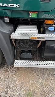 Mack Pinnacle CXU612 Battery Box for a 2015 Mack CXU612