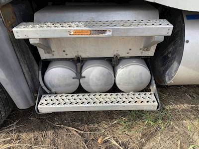 Mack Pinnacle CXU613 Battery Box for a 2015 Mack CXU613