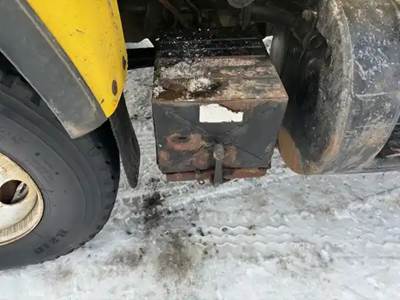 Mack RD688S Battery Box