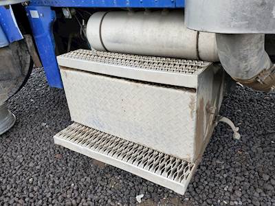 Peterbilt 379 Battery Box