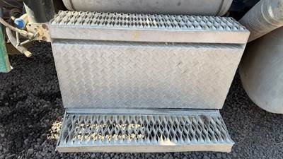 Peterbilt 379 Battery Box