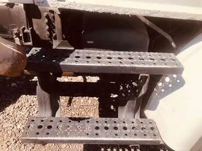 Sterling L7500 Battery Box