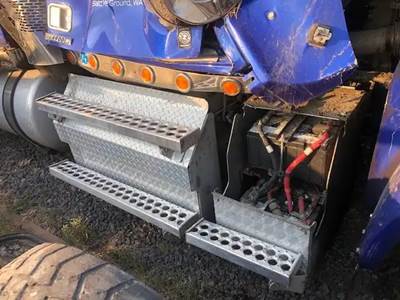 Western Star 4900FA Battery Box for a 2020 Western Star 4900 FA