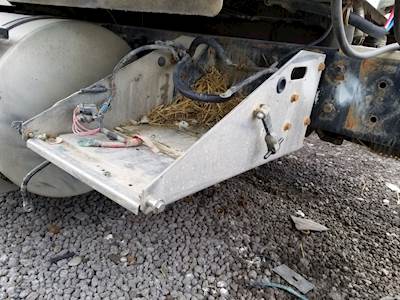 International 9200i Battery Box