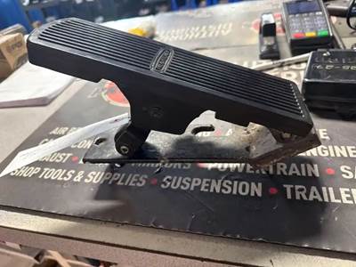 Used Freightliner FLD120 Cummins Celect Plus Throttle Pedal, Part # 133313 7011B