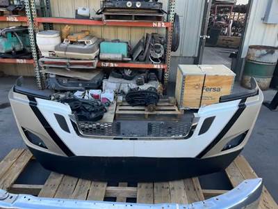 Freightliner Cascadia Front Bumper for a 2021 Freightliner Cascadia 126