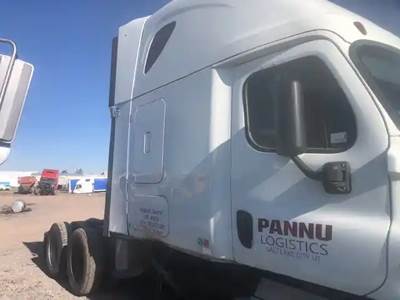 Freightliner Cascadia 125 Right Cab Fairing