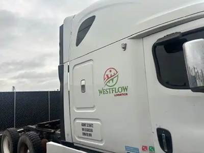 Freightliner Cascadia 125 Right Cab Fairing