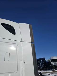 Freightliner Cascadia 125 Left Cab Fairing