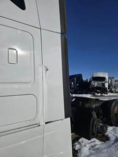 Freightliner Cascadia 125 Left Cab Fairing