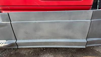 Freightliner Cascadia 125 Left Cab Fairing