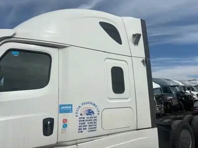 Freightliner Cascadia 126 Left Cab Fairing