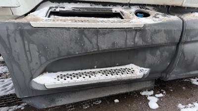 International LT625 Left Cab Fairing