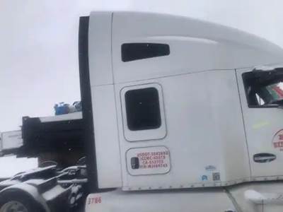 Kenworth T680 Right Cab Fairing