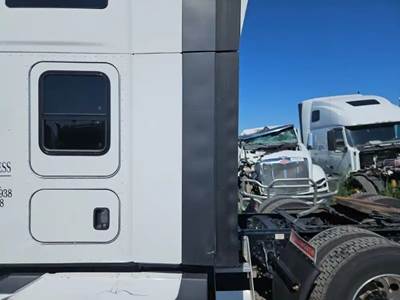 Kenworth T680 Left Cab Fairing