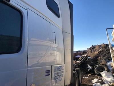 Volvo VNL Cab Fairing