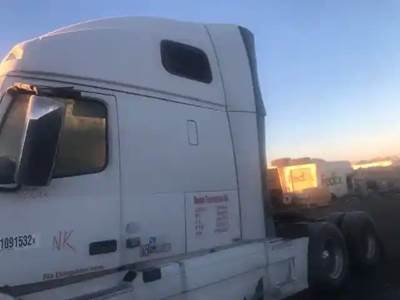 Volvo VNL Left Cab Fairing