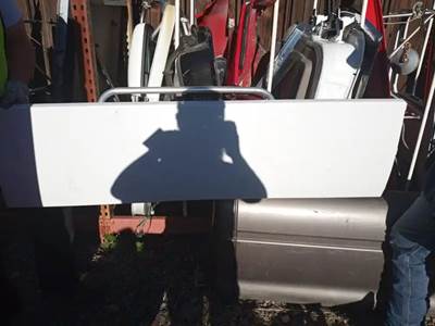 Volvo VNL Left Cab Fairing