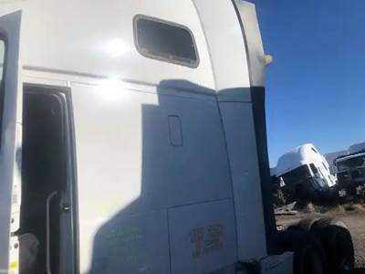 Volvo VNL Left Cab Fairing