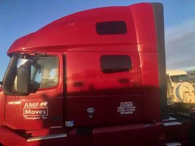 Volvo VNL Left Cab Fairing