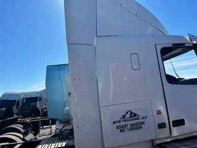 Volvo VNL Right Cab Fairing
