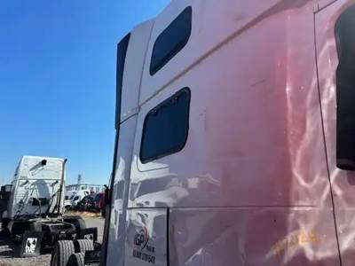 Volvo VNL Cab Fairing