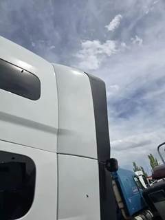 Volvo VNL Left Cab Fairing