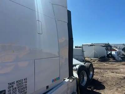 Volvo VNR Left Cab Fairing