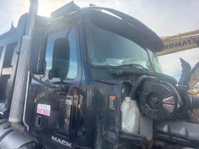 Mack Pinnacle CHU613 Cab Assembly for a 2013 Mack CHU613