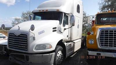 Mack Pinnacle CXU613 Cab Assembly for a 2014 Mack CXU613