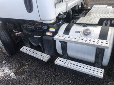 Freightliner Cascadia 125 DEF Tank